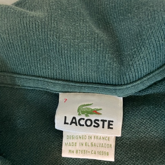 Lacoste polo in hunter green. Size 7. Measures 23 in pit to pit. 26 in in length - Picture 3 of 5